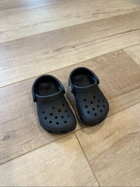 Black Crocs
